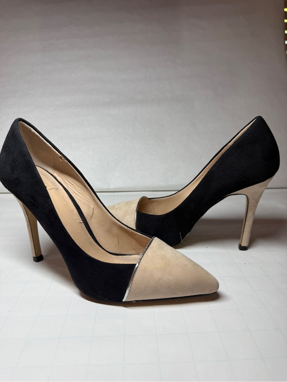 Classic Two-Tone Pointed Toe Pumps - Black & Beige